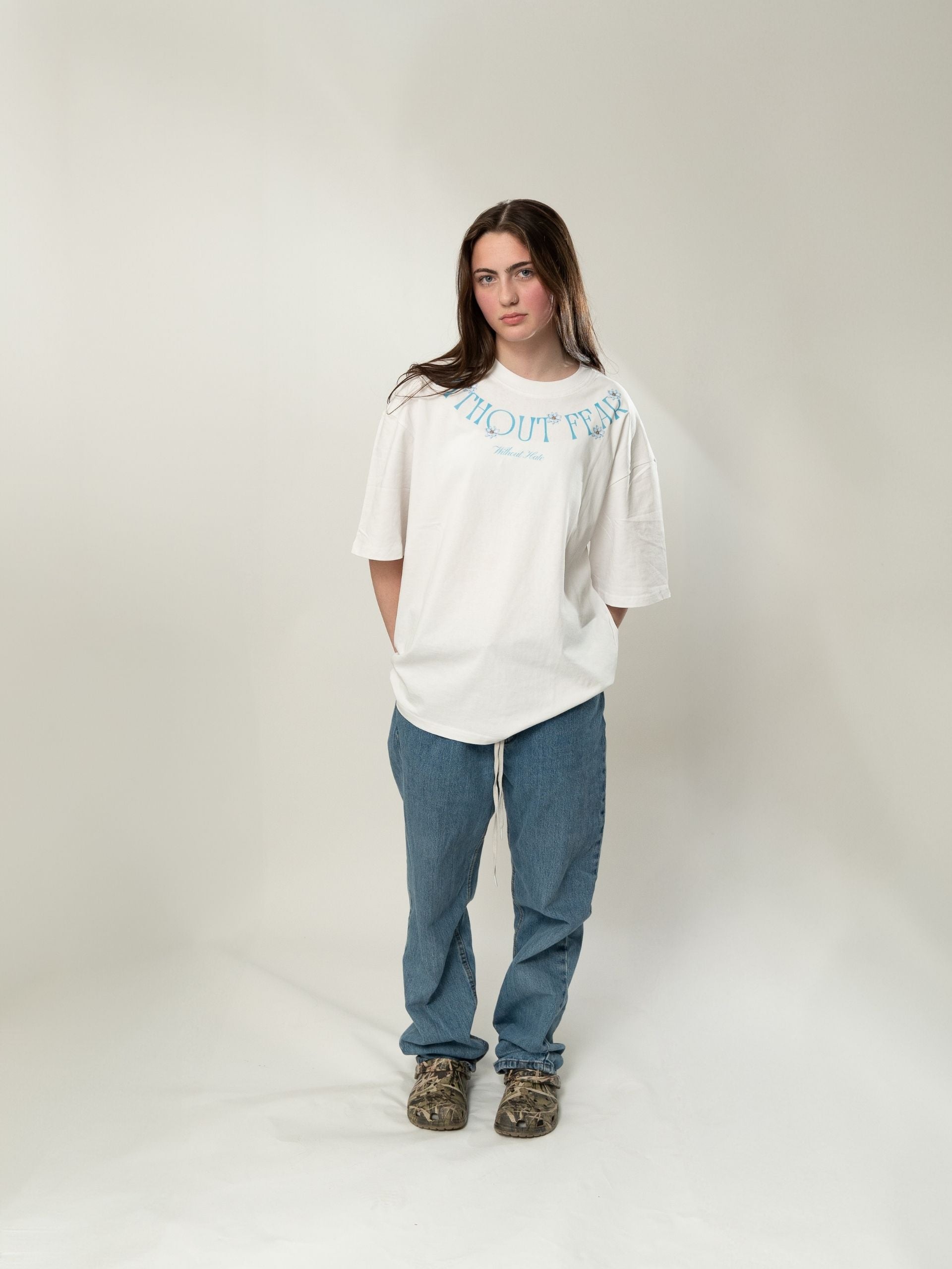 WITHOUTFEARWITHOUTHATE_OVERSIZED_tshirt_bloom_white_NOTBASIC_FRONT_wide