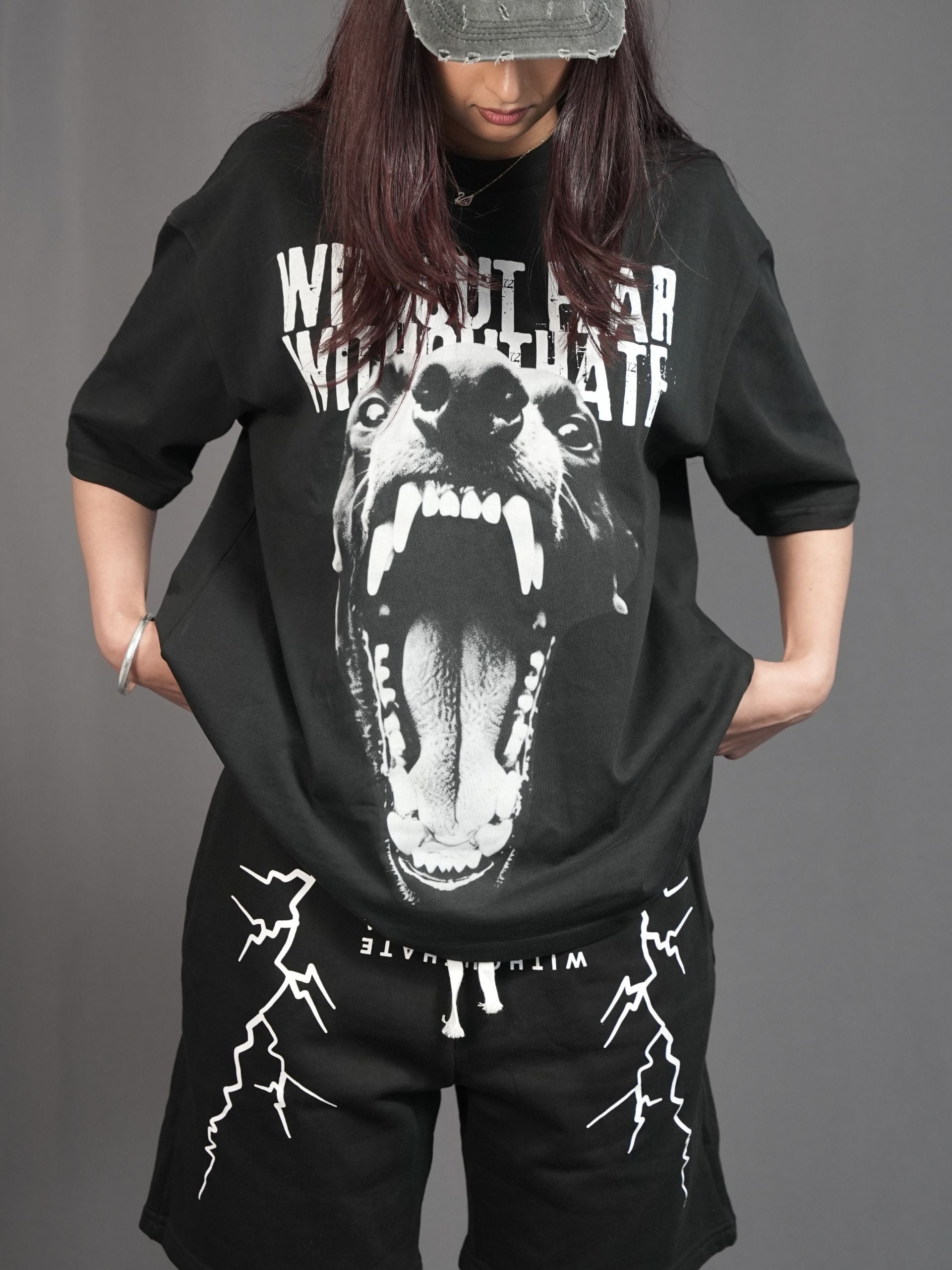 dobermann_oversized_hiphop_tshirt_black_extremecloseup_cotton_wfwh