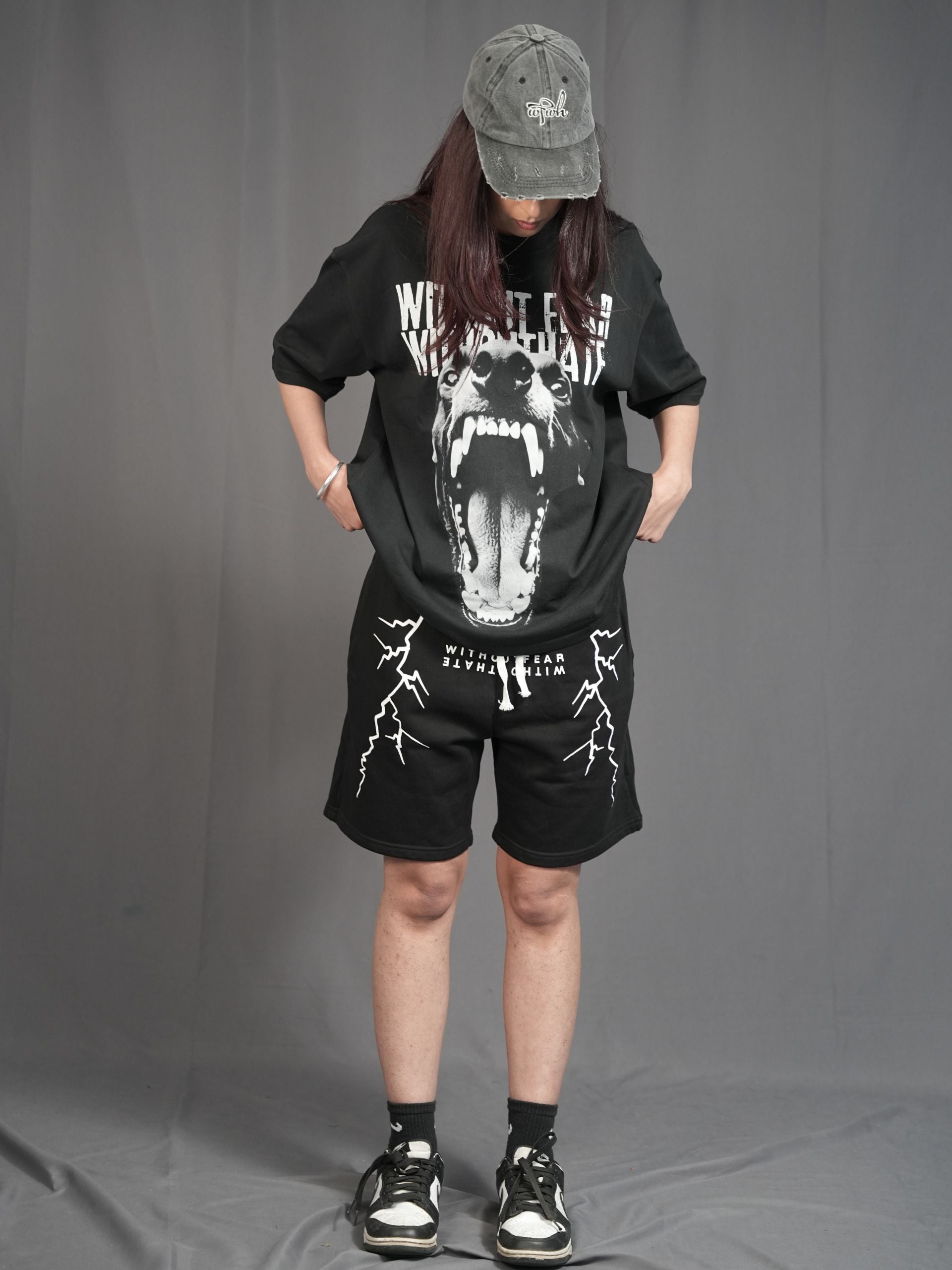 dobermann_oversized_hiphop_tshirt_black_front_ccottontshirt_wfwh