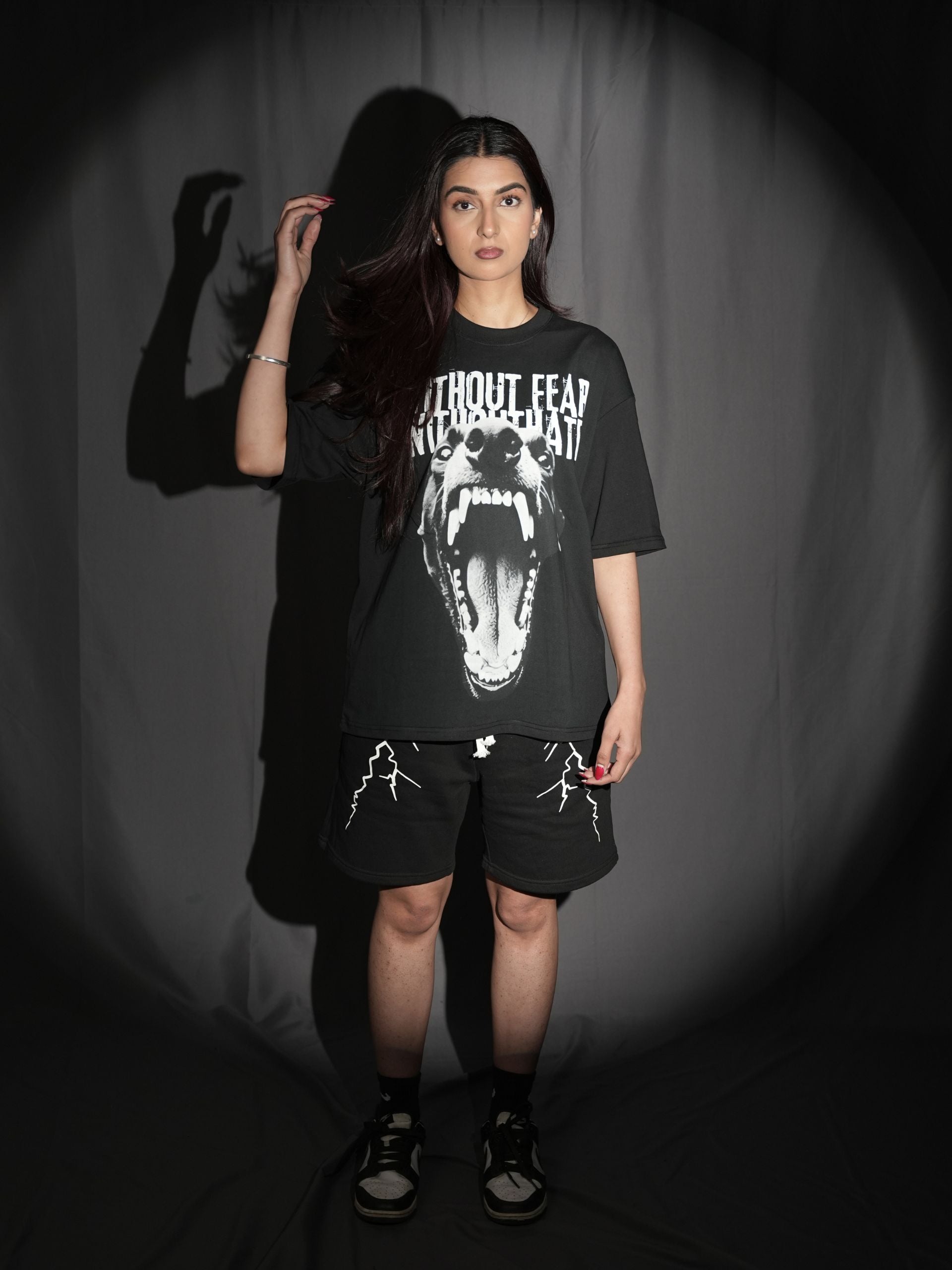 dobermann_oversized_hiphop_tshirt_black_front_wfwh_girl