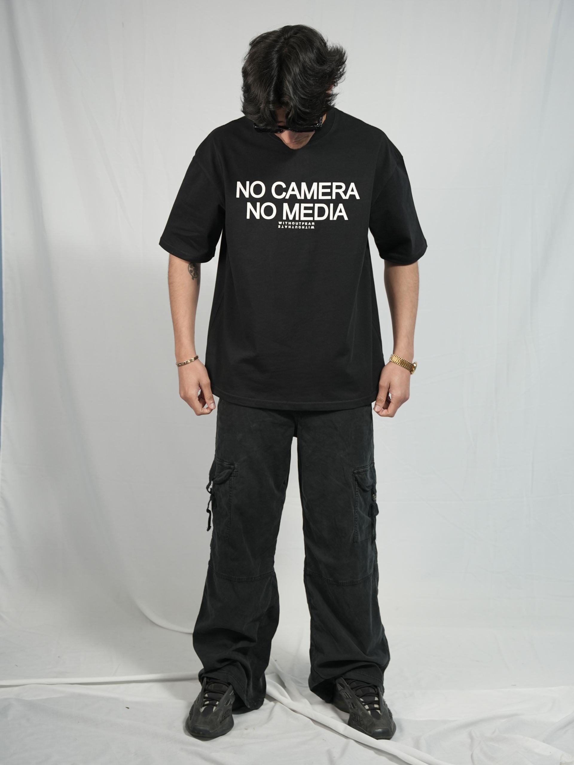 nocamera_nomedia_digitaldetox_oversized_tshirt_black_frontangle