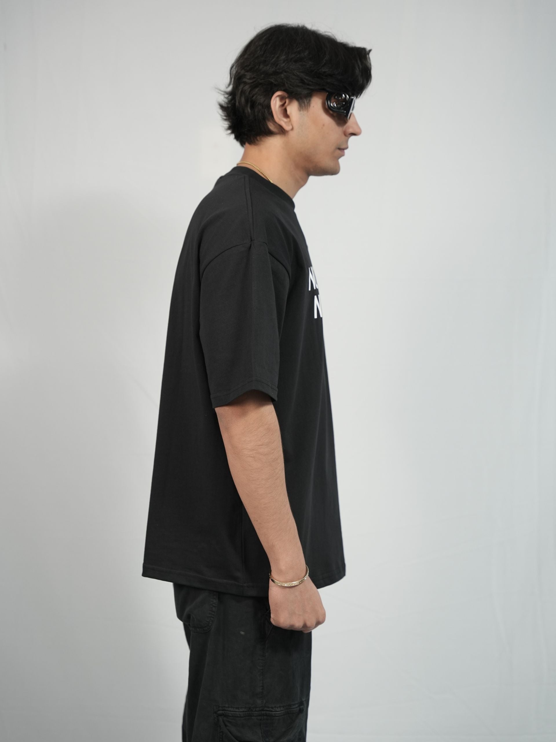 nocamera_nomedia_digitaldetox_oversized_tshirt_black_wide_side