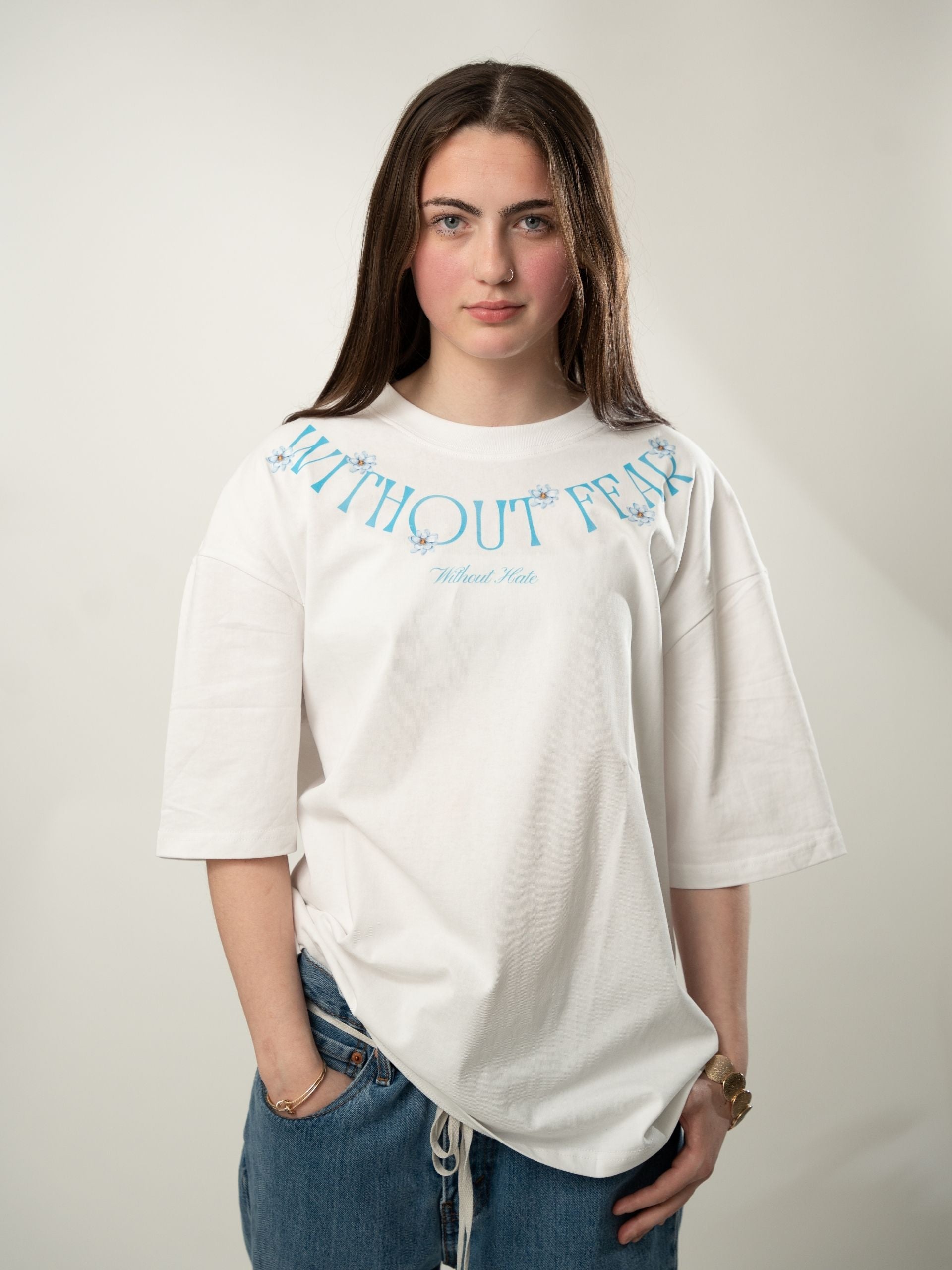 WITHOUTFEARWITHOUTHATE_OVERSIZED_tshirt_bloom_white_NOTBASIC_FRONT_closeup_2